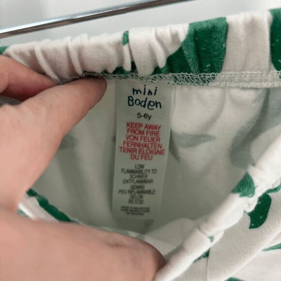 Mini Boden Kid's White Green Elastic Waist Sea Pine Shark Print Shorts Size 5-6y - Picture 2 of 5